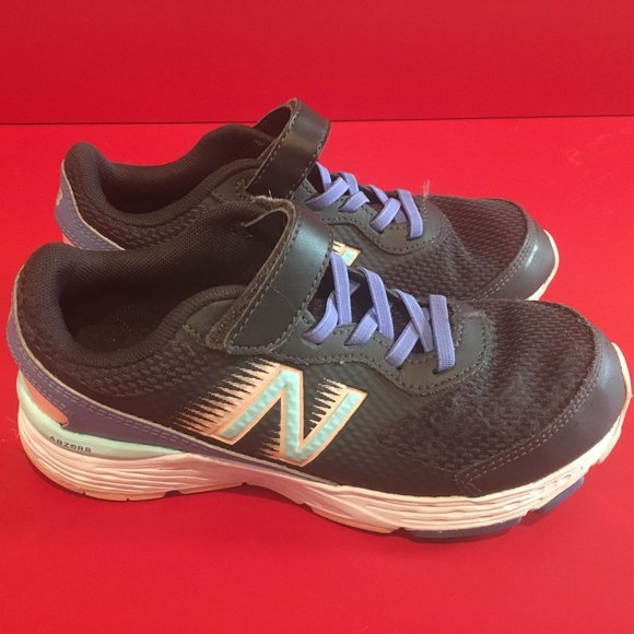 Girls New Balance Shoes Size 2 - Picture 1 of 6